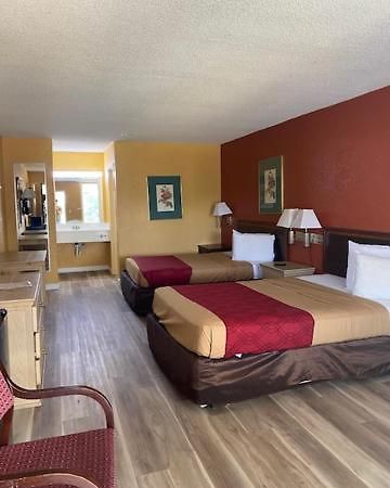 Orangeburg Inn & Suites Bagian luar foto