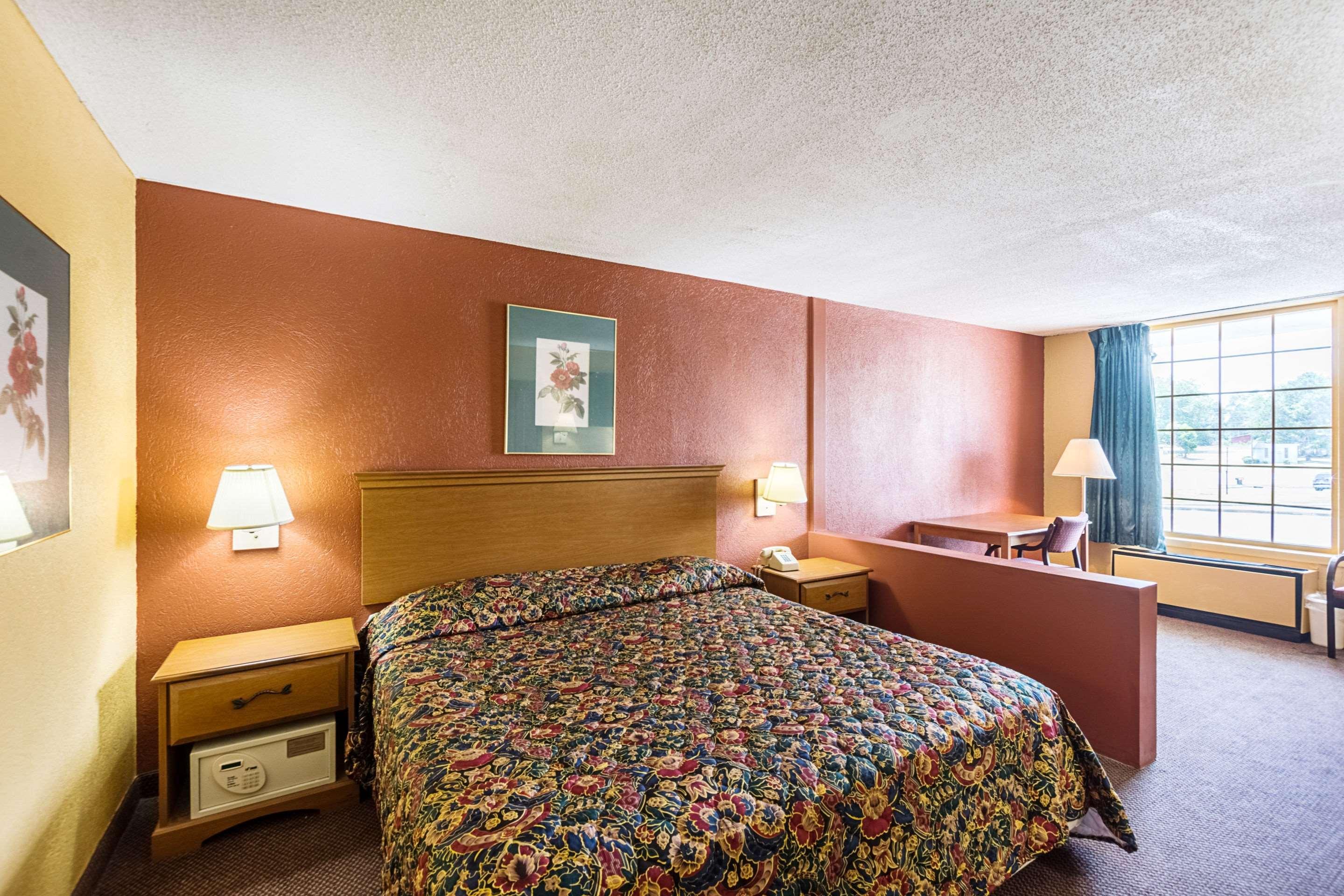 Orangeburg Inn & Suites Bagian luar foto