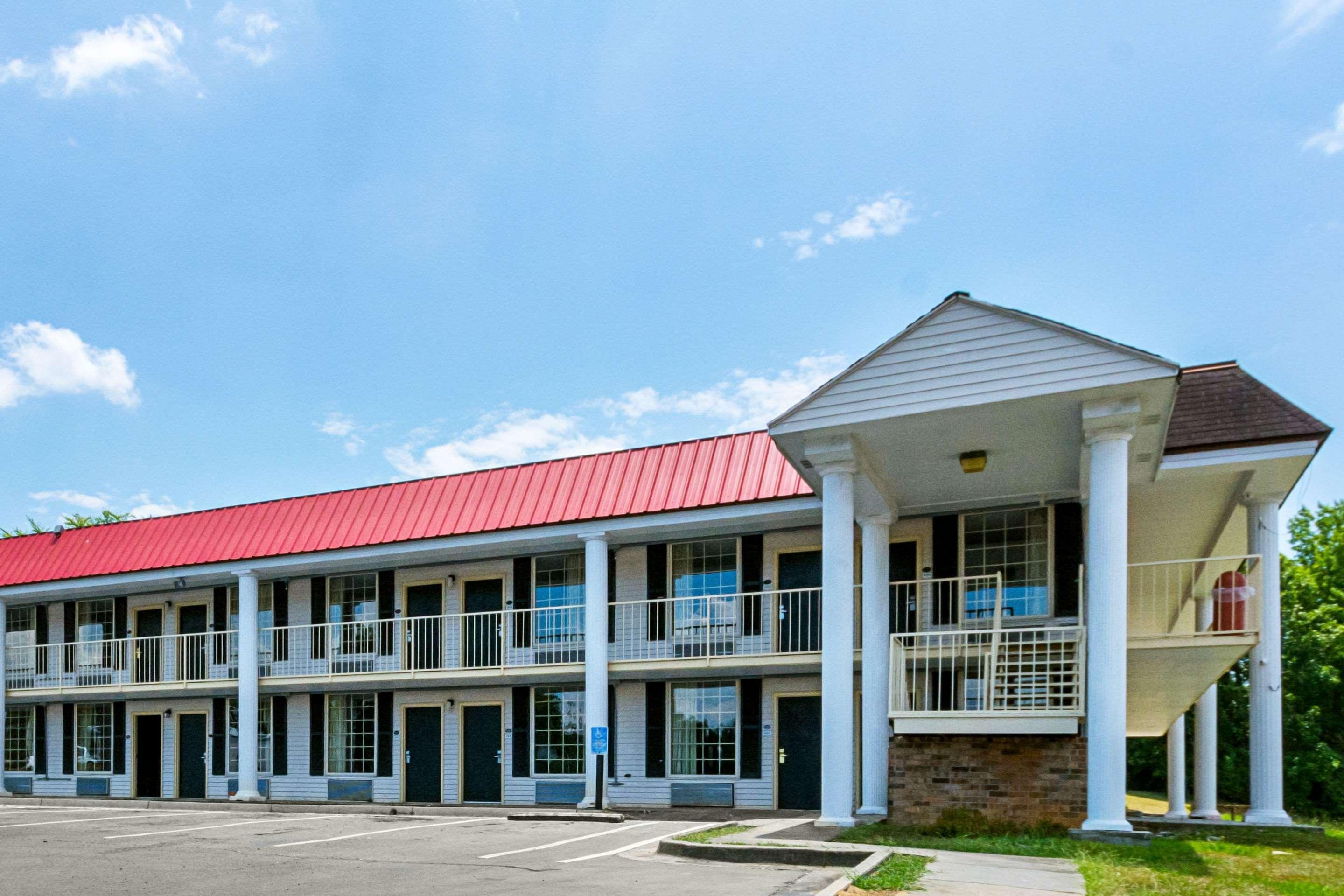 Orangeburg Inn & Suites Bagian luar foto