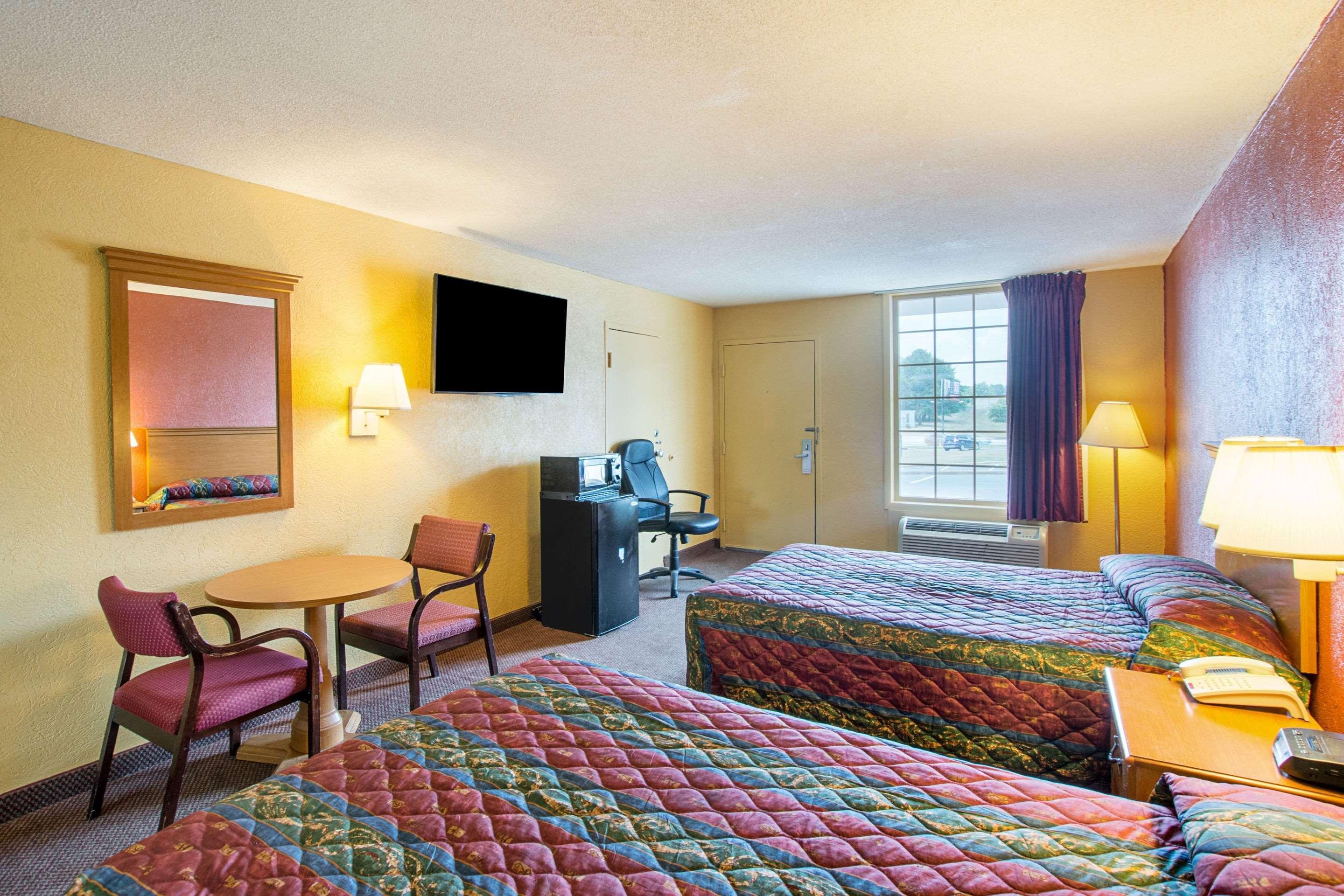 Orangeburg Inn & Suites Bagian luar foto