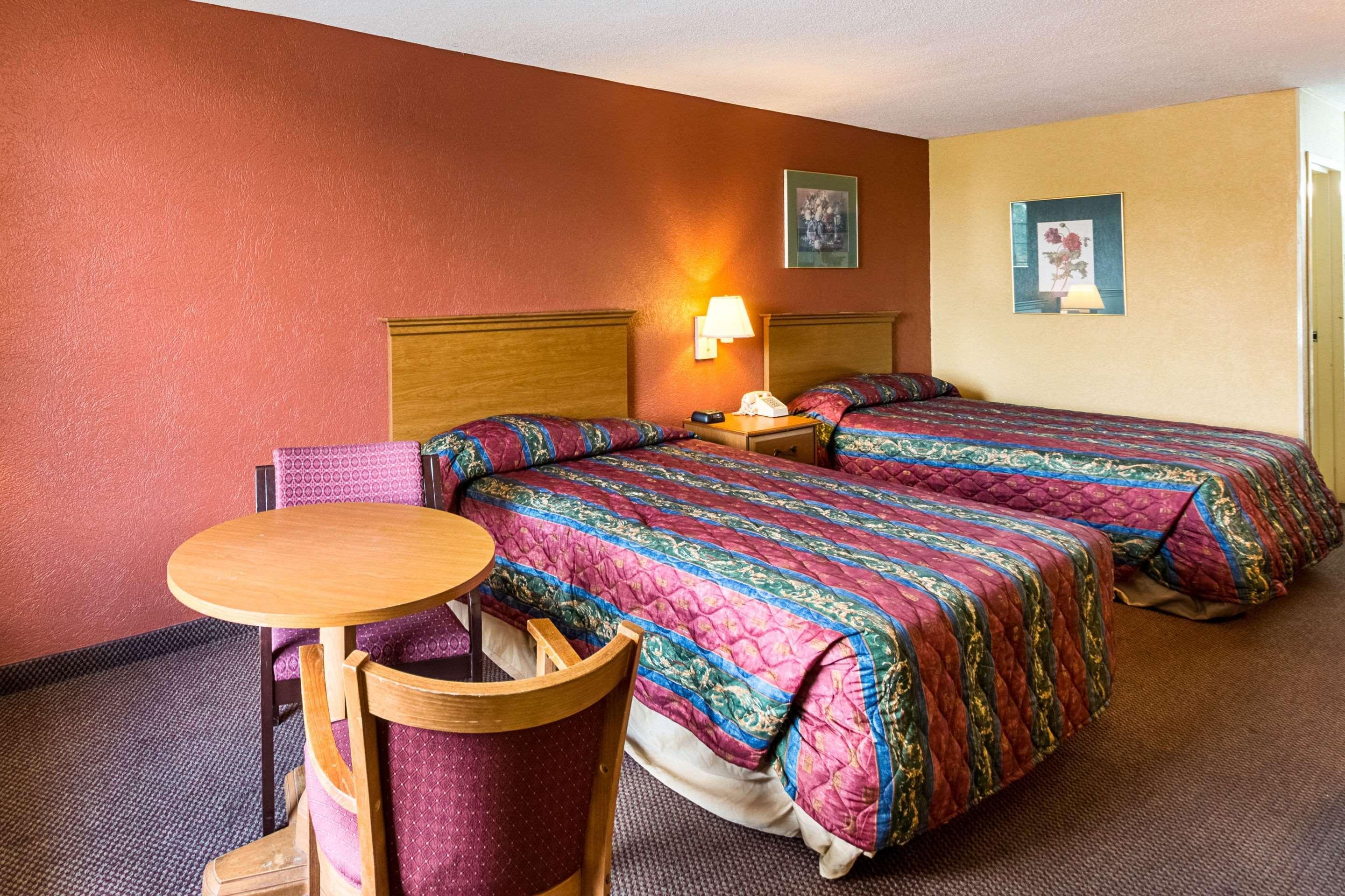 Orangeburg Inn & Suites Bagian luar foto