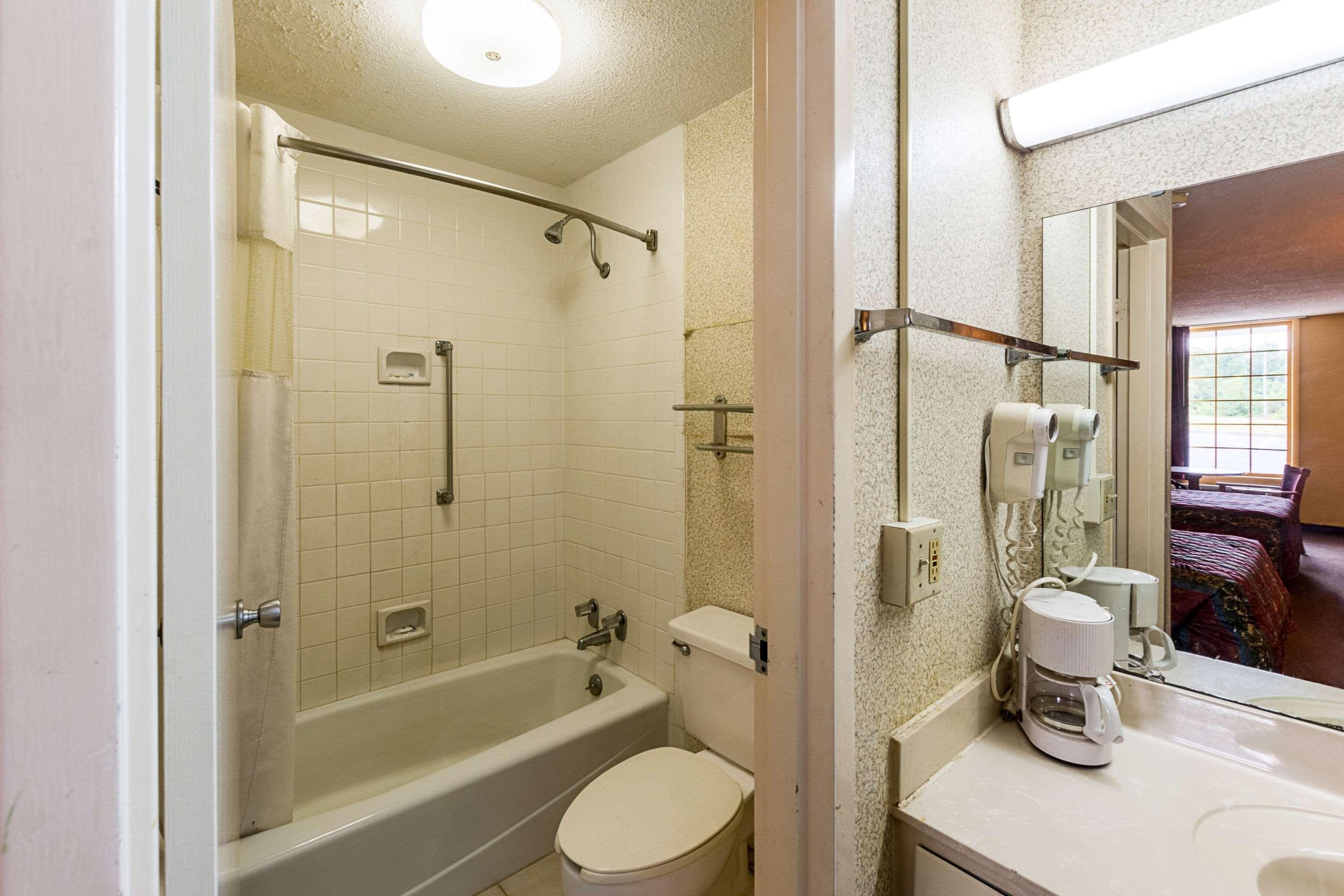 Orangeburg Inn & Suites Bagian luar foto