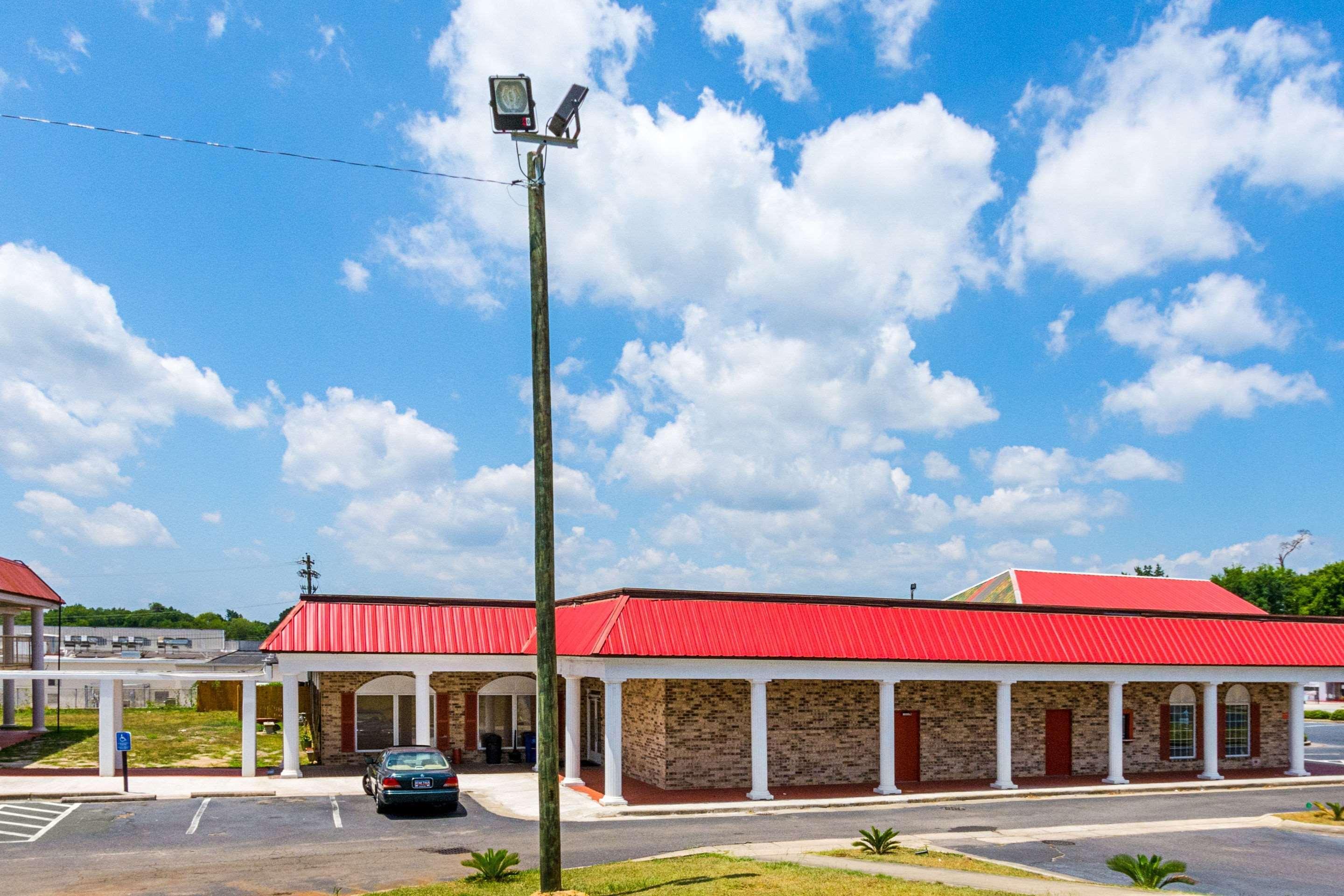 Orangeburg Inn & Suites Bagian luar foto