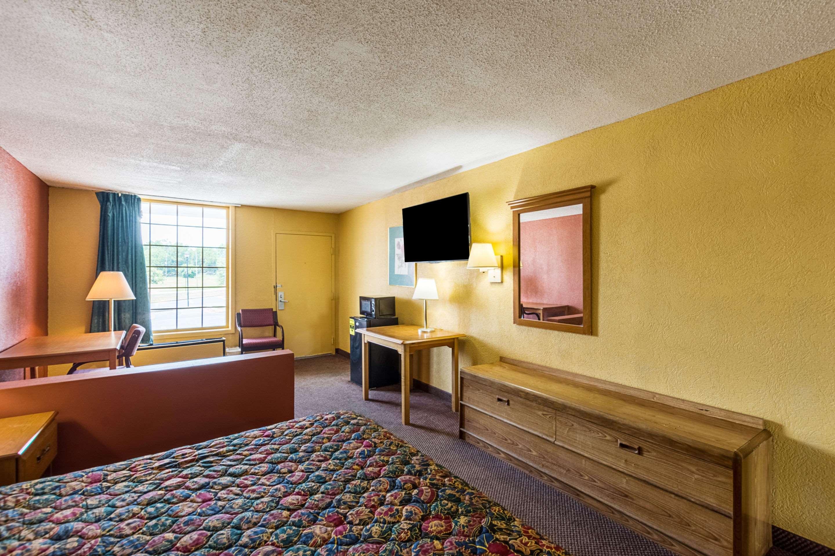 Orangeburg Inn & Suites Bagian luar foto