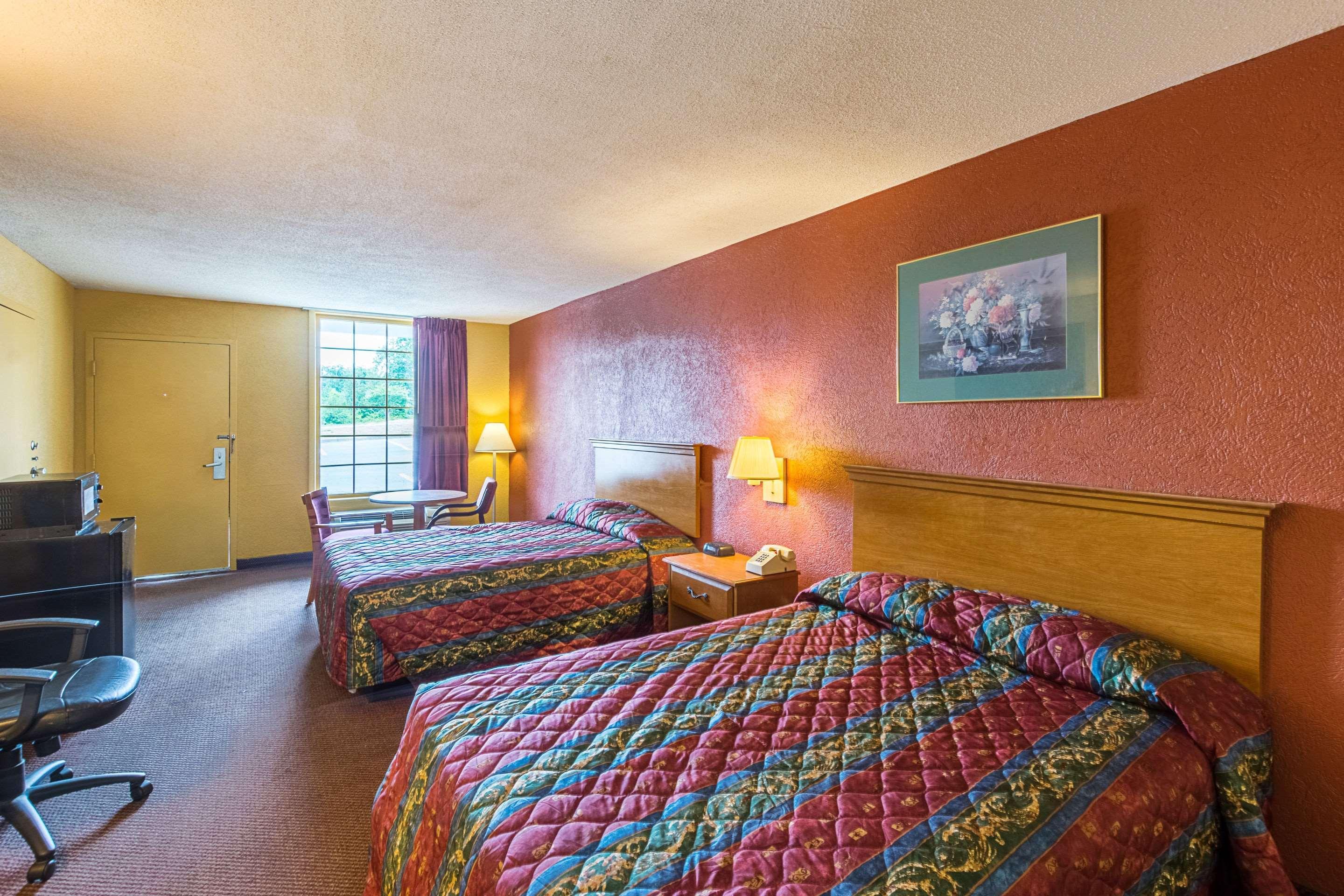 Orangeburg Inn & Suites Bagian luar foto