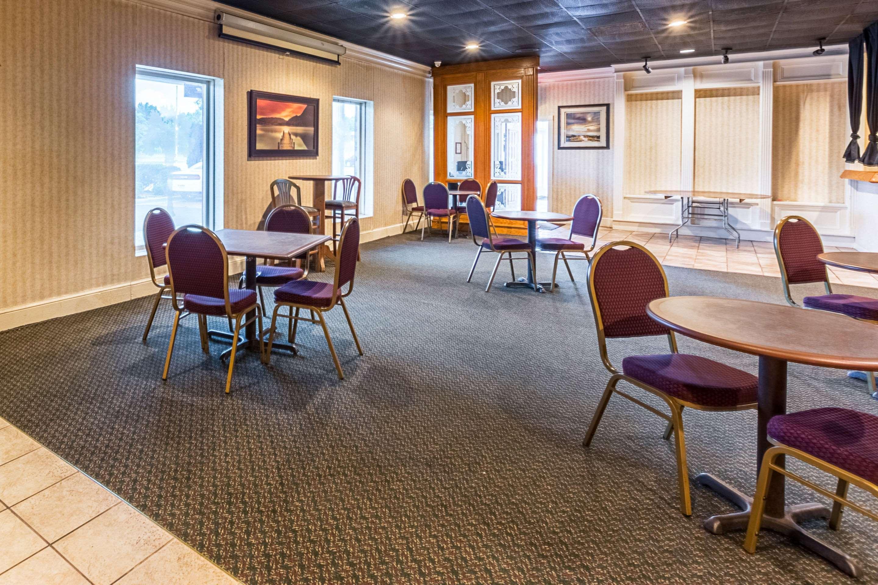 Orangeburg Inn & Suites Bagian luar foto