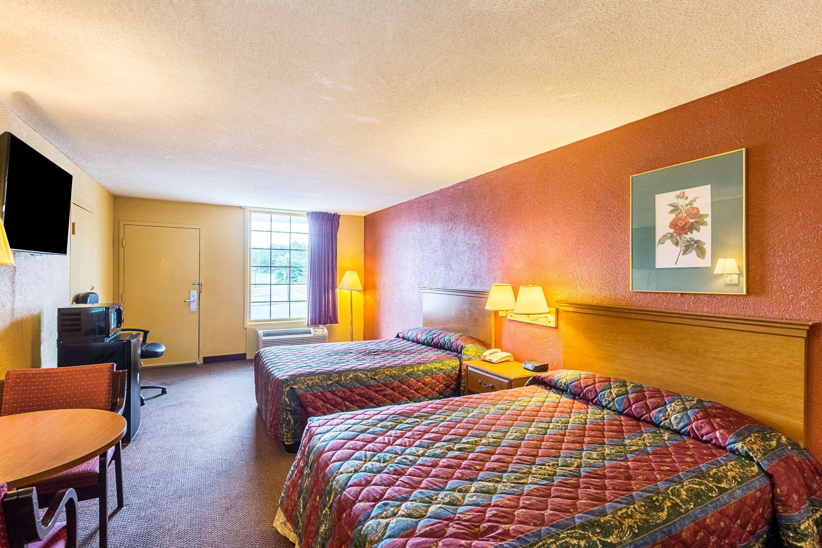 Orangeburg Inn & Suites Bagian luar foto