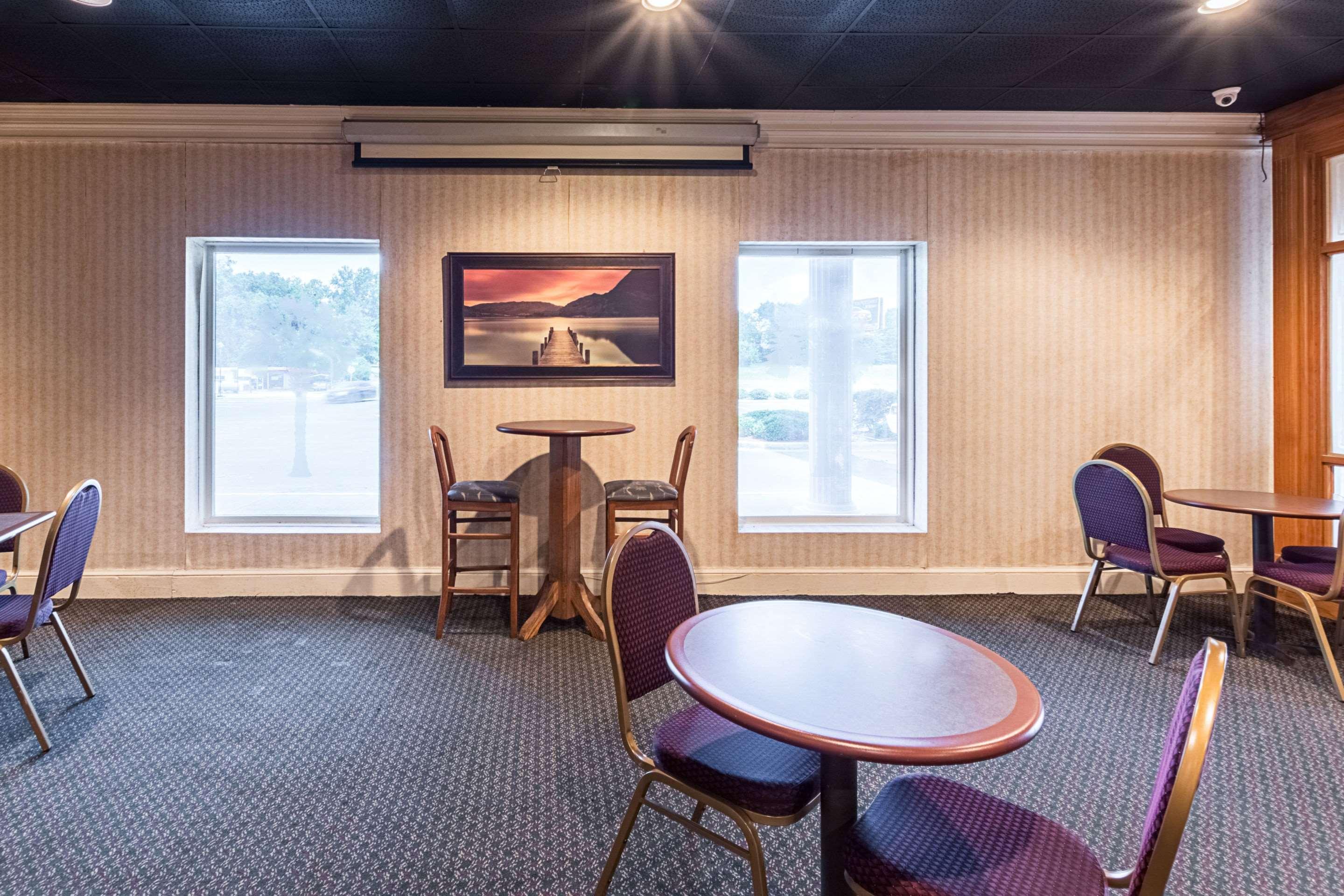 Orangeburg Inn & Suites Bagian luar foto