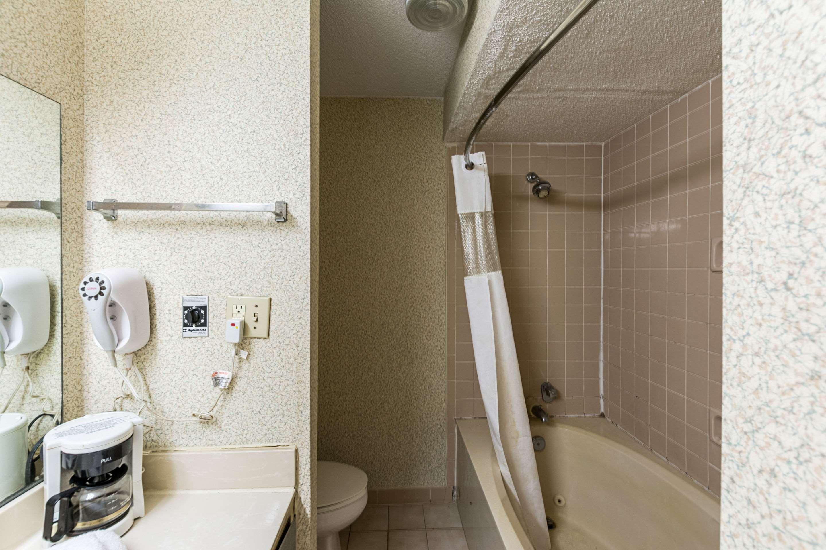 Orangeburg Inn & Suites Bagian luar foto