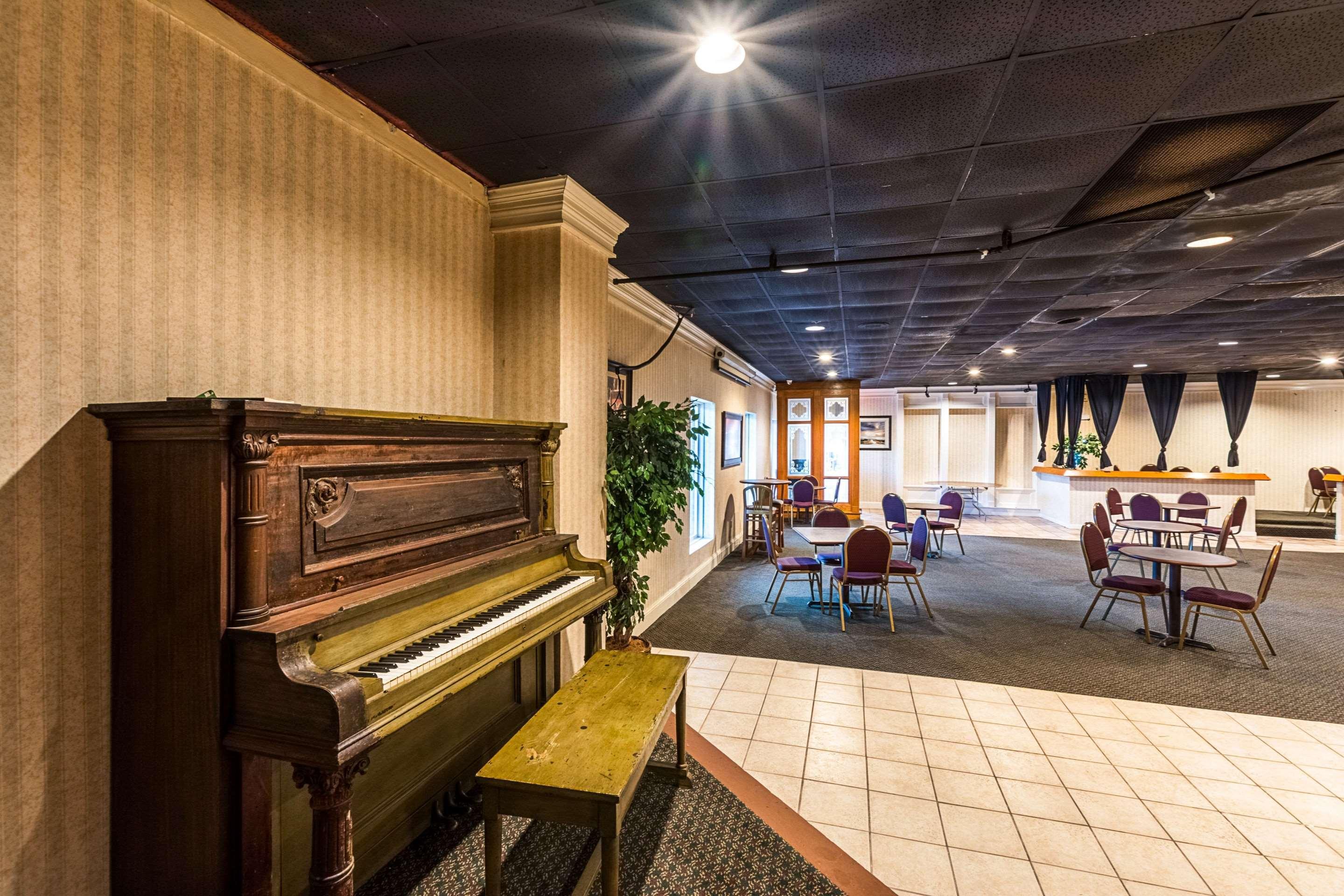 Orangeburg Inn & Suites Bagian luar foto