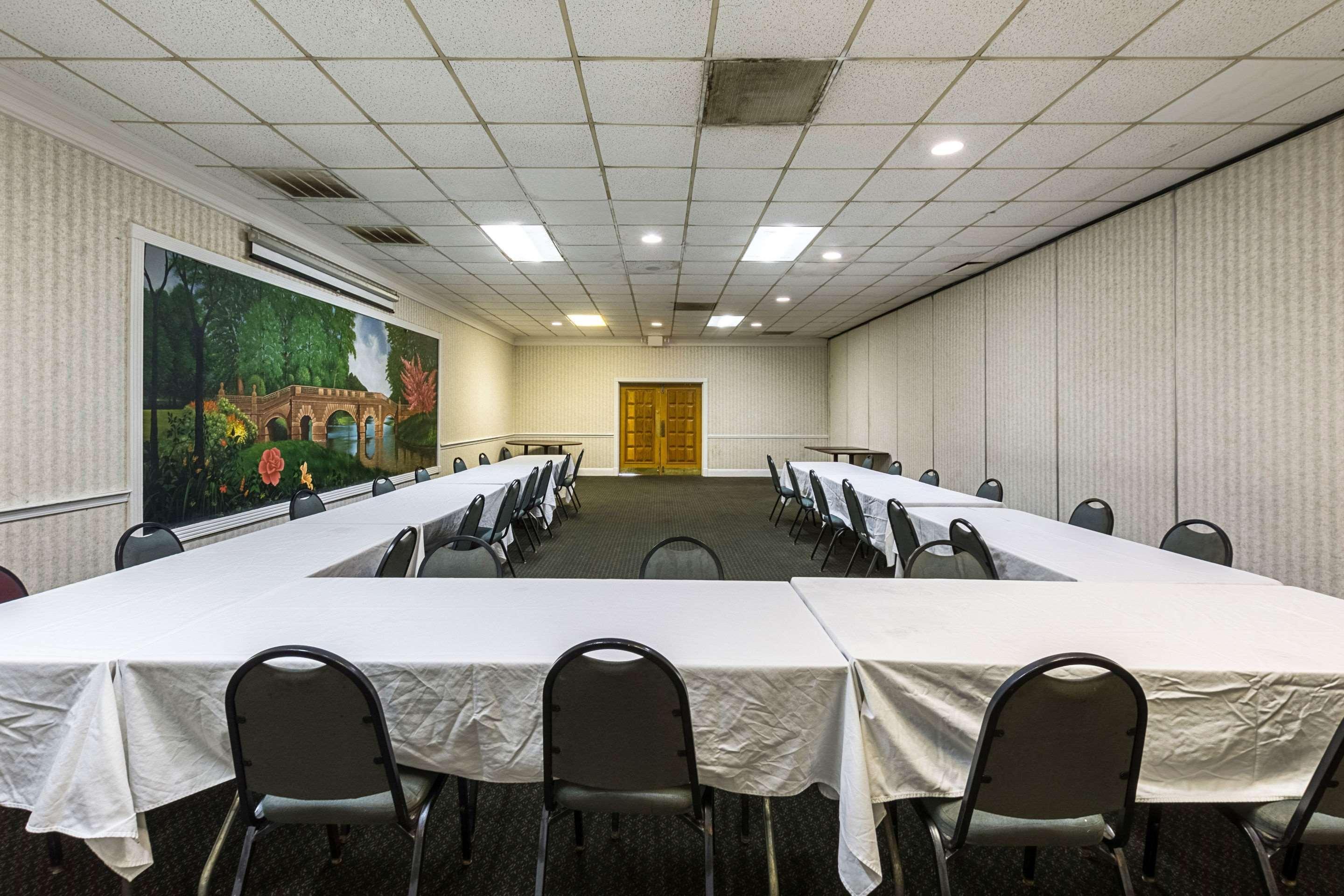 Orangeburg Inn & Suites Bagian luar foto
