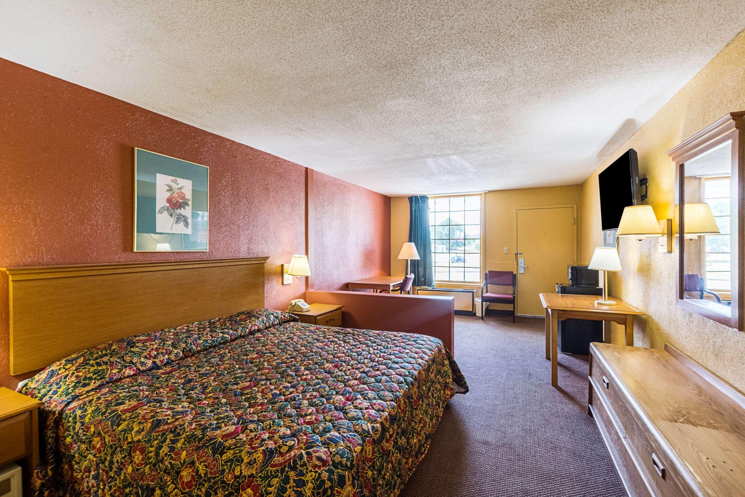 Orangeburg Inn & Suites Bagian luar foto