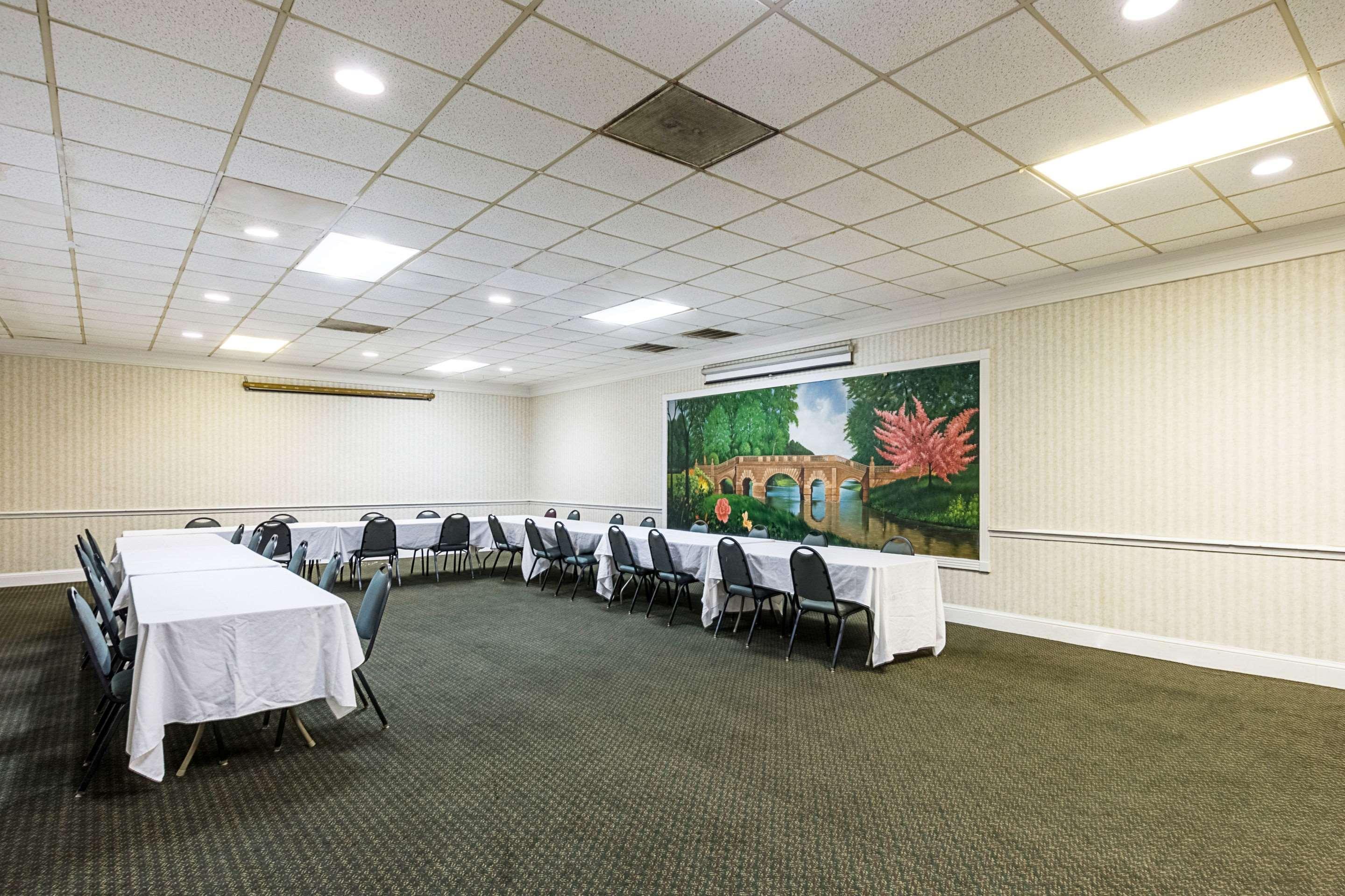 Orangeburg Inn & Suites Bagian luar foto