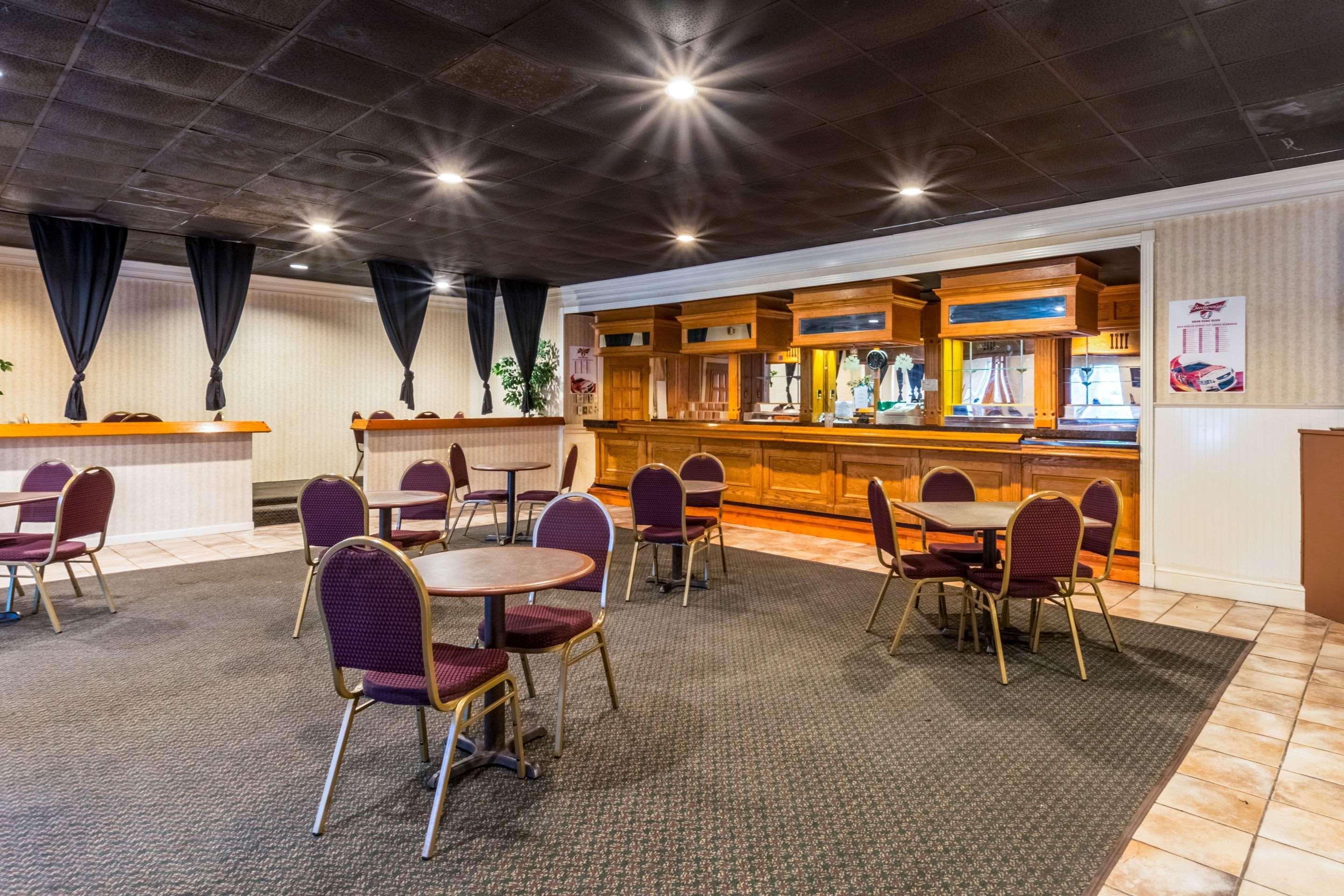 Orangeburg Inn & Suites Bagian luar foto