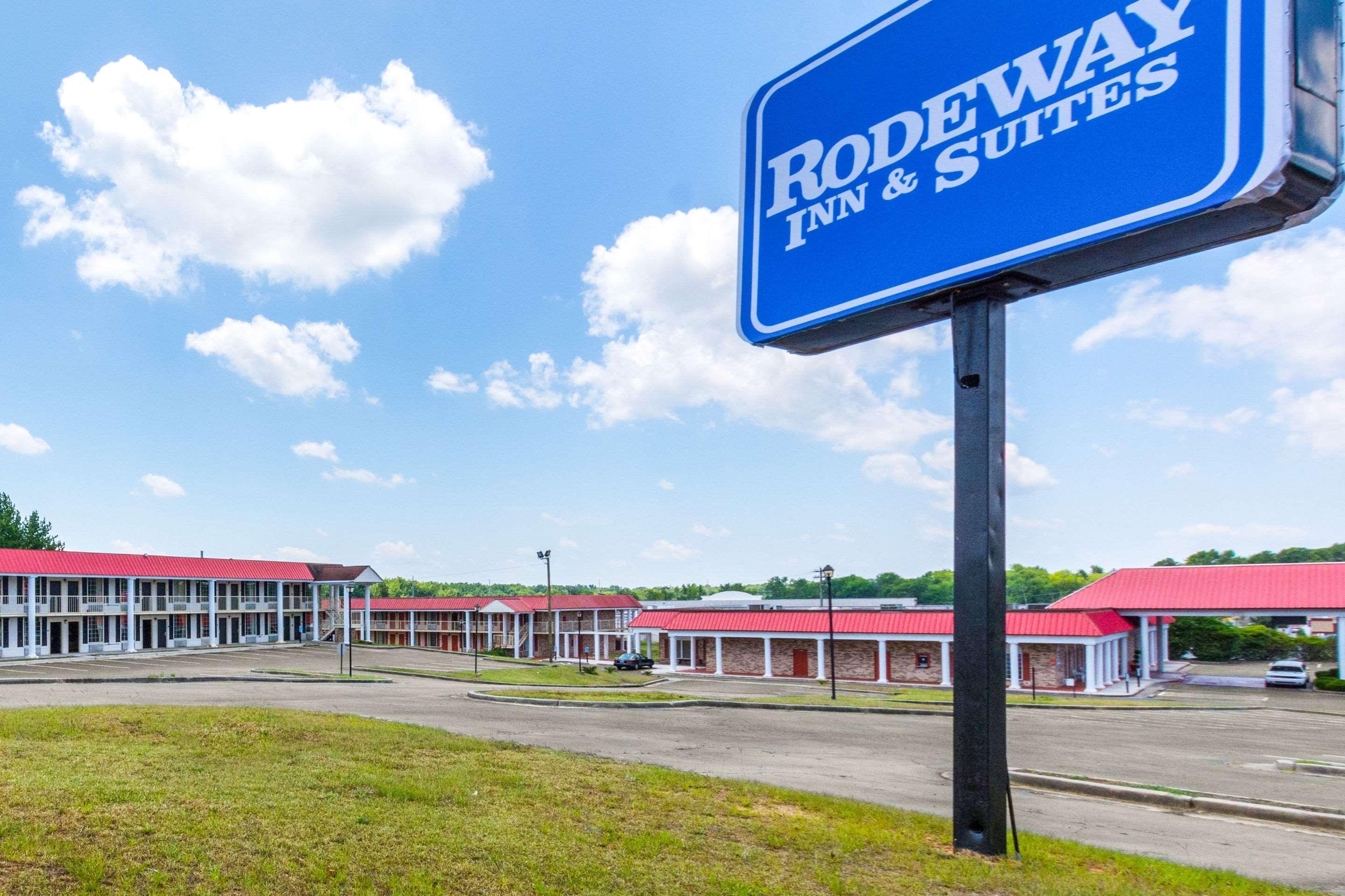 Orangeburg Inn & Suites Bagian luar foto