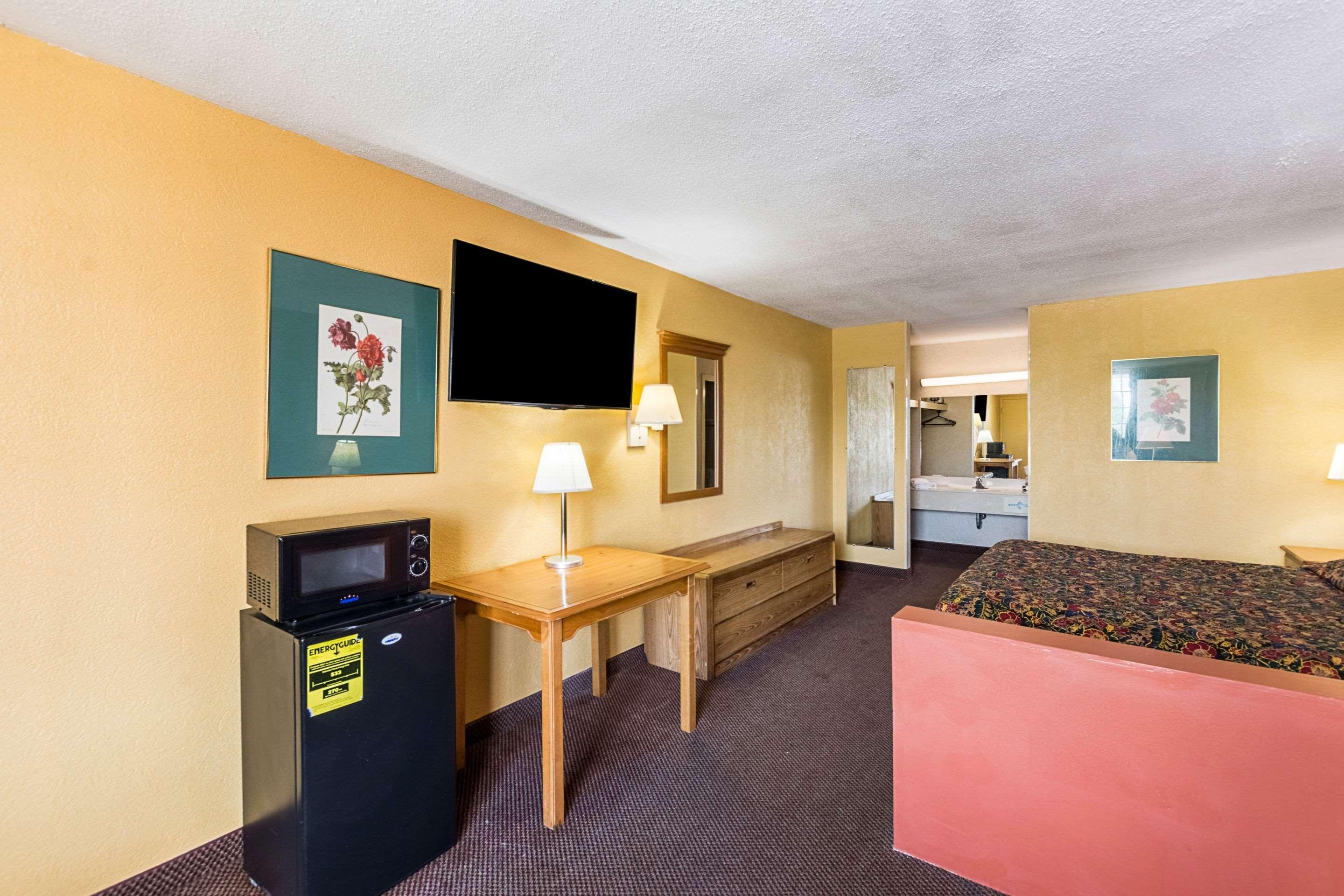 Orangeburg Inn & Suites Bagian luar foto