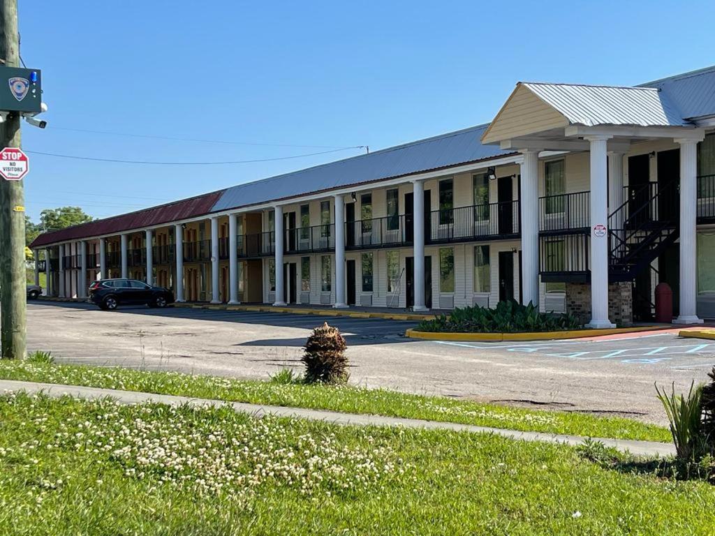Orangeburg Inn & Suites Bagian luar foto